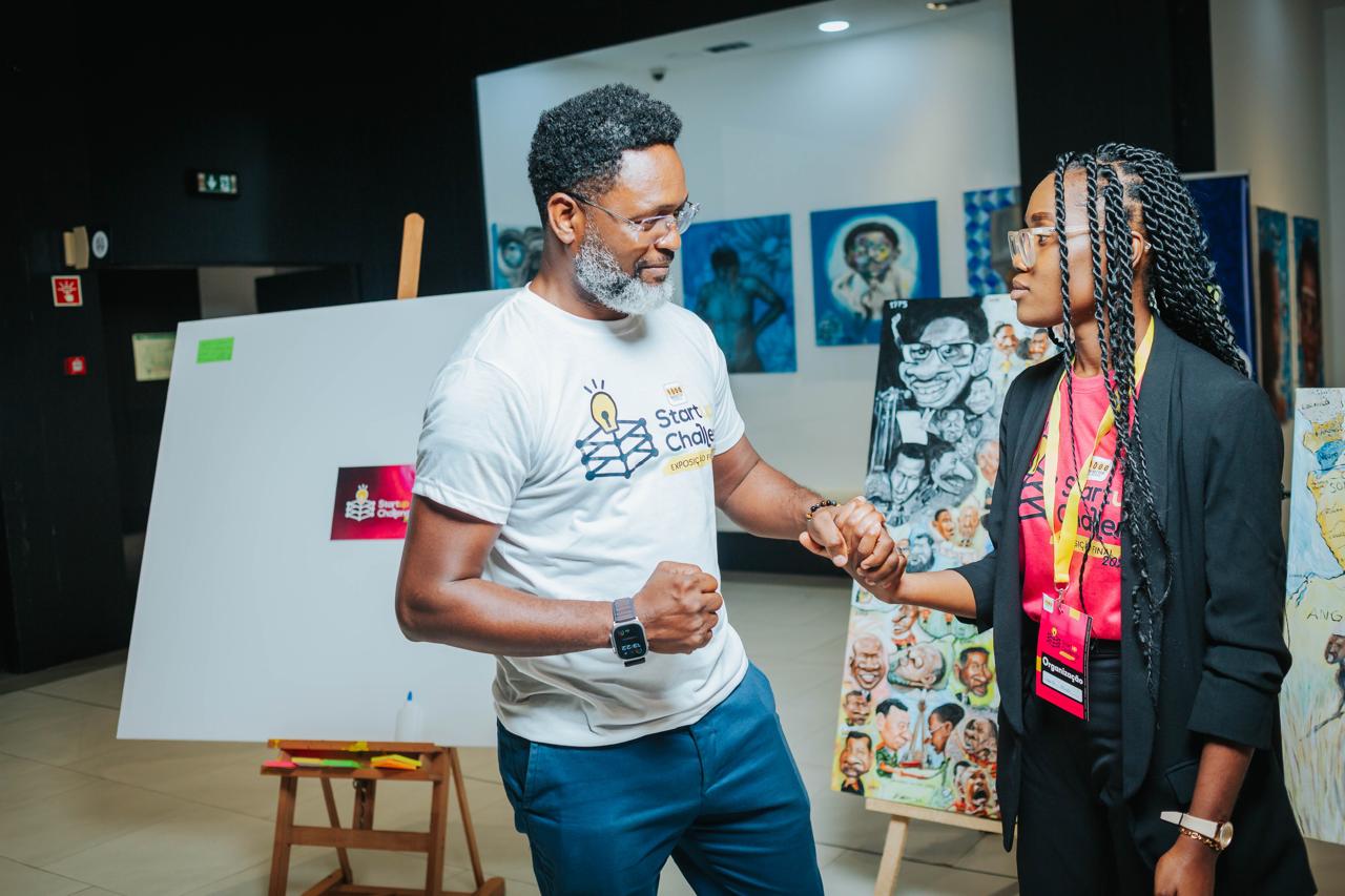 Pessoas se cumprimentando